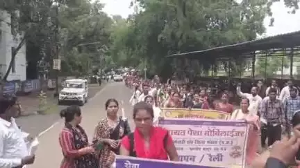 मंडला: मंडला में पैसा मोबिलाइज कर्मचारियों ने वेतन वृद्धि सहित अन्य मांगों को लेकर CM के नाम DM को सौंपा ज्ञापन #jansamasya