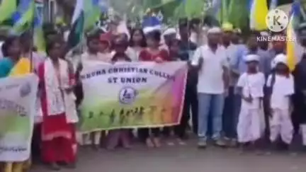 বাঁকুড়া ১: ভুয়ো ST সার্টিফিকেট ব্যবহার করে ডাক্তারি পড়ার অভিযোগে বাঁকুড়া মেডিকেলে পথ অবরোধ করে বিক্ষোভ আদিবাসীদের
