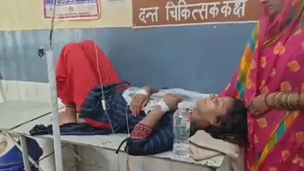निचलौल: ग्राम सभा डगरपुर में सांप के काटने से महिला की हालत गंभीर, सीएचसी निचलौल में भर्ती