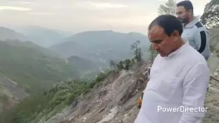 नैनीताल: उच्च शिक्षा मंत्री डाक्टर धन सिंह रावत ने भूस्खलन प्रभावित बलियानाला क्षेत्र में चल रहे उपचार कार्य का किया निरीक्षण