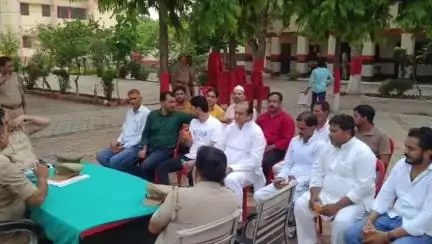 कैराना: कैराना कोतवाली परिसर में प्रभारी निरीक्षक ने मोहर्रम को लेकर की बैठक, सुरक्षा का दिया भरोसा
