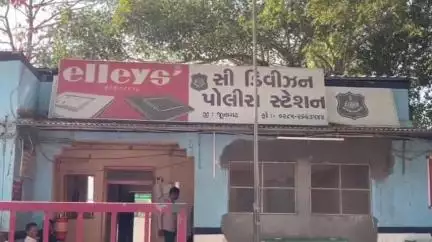જૂનાગઢ: મધુરમ વિસ્તાર સાઈબાબા મંદિર વાળી શેરીમાં મહિલા સંચાલિત જુગારધામ પર દરોડા,1.76 લાખનો મુદ્દામાલ  કબજે કરાયો