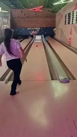 #tenpinbowling 😘 😘😘 #game #gaurcitymall #maharajganj #explore #mall #greaternoida #enjoylife #nature #follower