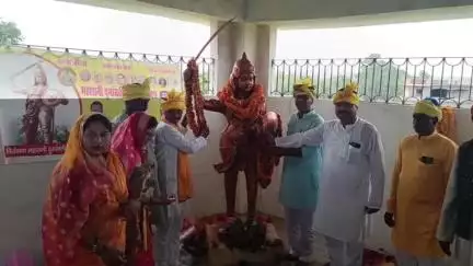 दुधि: मलदेवा गांव में महारानी दुर्गावती का बलिदान दिवस मनाया गया, मुख्य अतिथि के रूप में एससी-एसटी आयोग के उपाध्यक्ष रहे मौजूद