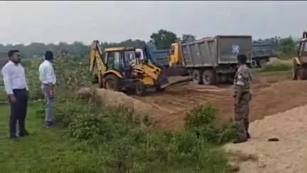 चास: चास मुफ्फसिल थाना क्षेत्र के पुपुनकी में अवैध बालू ज़ब्त, आश्रम रोड स्थित बंद खदान के पास छापामारी