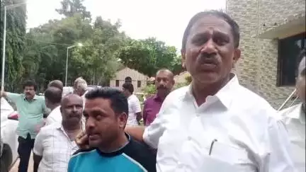 ಶ್ರೀರಂಗಪಟ್ಟಣ: ನಾನು ಮುಸ್ಲೀಂ ಪ್ರಭಾವಿ ಮುಖಂಡರು ಭೂಮಿ ಮಾಲೀಕತ್ವ ಕುರಿತು ಮಾತನಾಡಿದ್ದೇನೆ: ನಗರದಲ್ಲಿ ಶಾಸಕ ರಮೇಶ್ ಬಂಡಿಸಿದ್ದೇಗೌಡ ಅವರು ಸ್ಪಷ್ಟನೆ