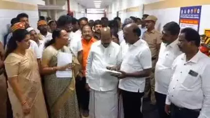 வேலூர்: எடப்பாடி பழனிசாமி ஒன்றும் தெரியாமல் அறிக்கை விட்டு வருகிறார் வேலூர் பென்ட்லான் அரசு மருத்துவமனையில் சுகாதாரத்துறை அமைச்சர் பேட்