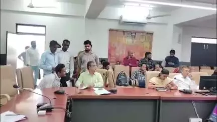 रतलाम: ज़िला स्तरीय जनसुनवाई मंगलवार को कलेक्ट्रेट सभा कक्ष में आयोजित, 65 आवेदनों पर हुई सुनवाई