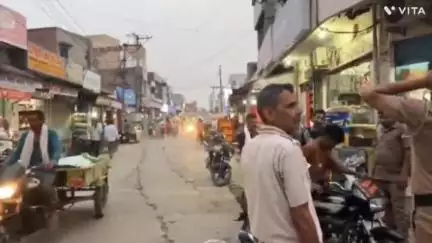जींद: जुलाना कस्बे के मेन बाजार में पुलिस ने यातायात नियमों के पालन के लिए चलाया चेकिंग अभियान