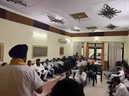 जसपुर: मुरादाबाद रोड स्थित मंडी गेस्ट हाउस में भाजपा कार्यकर्ताओं ने की बैठक