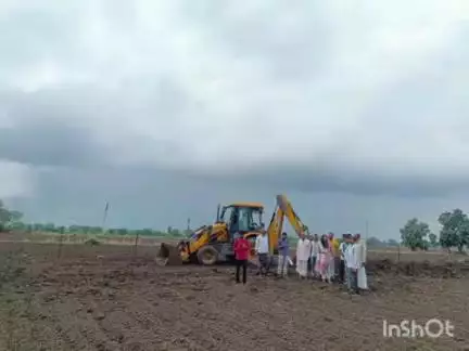 देवास नगर: “जल गंगा संवर्धन अभियान” के तहत जल संसाधन विभाग ने सोनकच्छ के लकुमड़ी ग्राम के तालाब से हटाया अतिक्रमण