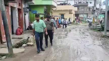 बिहार: नगर आयुक्त ने कुशवाहा धर्मशाला से बड़ी पहाड़ी तिराहा तक सड़क निर्माण कार्य का किया निरीक्षण