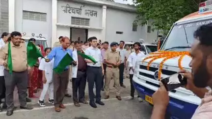 डुमरा: जिलाधिकारी ने एसबीआई संजीवनी एंबुलेंस को दिखाई हरी झंडी, 20 गांवों तक मिलेगी स्वास्थ्य सेवा