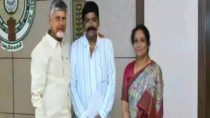 పాణ్యం నియోజకవర్గం ఎమ్మెల్యే చరితారెడ్డి మరియు టిటిడి బోర్డు సభ్యులు రాజశేఖర్ గౌడ్ ముఖ్యమంత్రిని కలిసి పలు విషయాలు చర్చ