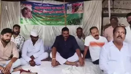 हज़ारीबाग: हजारीबाग: अस्पताल की बदहाली के विरोध में अनशन पर बैठे समाजसेवी से मिले विधायक प्रदीप प्रसाद