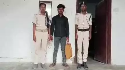 बंजरिया: बंजरिया पुलिस ने शराब तस्करी के मामले में 3 माह से फरार आरोपी को मंगलवार को गिरफ्तार कर न्यायिक हिरासत में भेजा