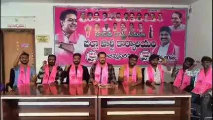 సిరిసిల్ల: నిజాంబాద్ ఎంపీ అరవింద్ కెసిఆర్ పై చేసిన అనుచిత వ్యాఖ్యలను తీవ్రంగా ఖండిస్తున్నాం BRS పార్టీ నాయకుడు కంచర్ల రవి గౌడ్
