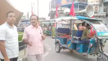 গঙ্গারামপুর: কালীগঞ্জে নাবালিকার মৃত্যুর প্রতিবাদে গঙ্গারামপুরে পথ অবরোধ CPI(M)-র