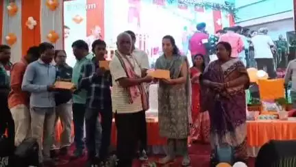 ଓରିଏଣ୍ଟ: ବେଲପାହାଡ ଜୁବୁଲି ହଲରେ ଉତ୍କର୍ଷ ବ୍ରଜରାଜନଗର କାର୍ଯ୍ୟକ୍ରମ ଅନୁଷ୍ଠିତ