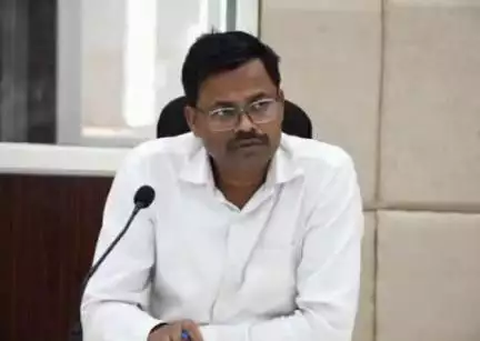 बलरामपुर: बलरामपुर में कलेक्टर की अध्यक्षता में सड़क सुरक्षा समिति की बैठक हुई संपन्न