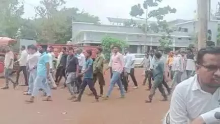 अभनपुर: अभनपुर विधानसभा क्षेत्र के ग्राम नायकबांधा के सतनामी समाज के लोग पहुंचे SDM कार्यालय, दिया ज्ञापन