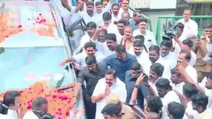 மயிலாப்பூர்: எம்ஜிஆர் மாளிகையில் நடந்த கூட்டத்தில் நிர்வாகிகளுக்கு அதிரடி உத்தரவை பிறப்பித்த எடப்பாடி பழனிச்சாமி