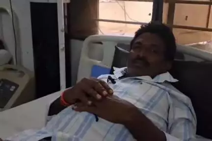 పుంగనూరు: నాగుపాము కాటేయడంతో త్రీవ అస్వసతకు గురైన ఎం.కొత్తూరుకు చెందిన వ్యక్తి, హుటాహుటిన ఆసుపత్రికి తరలింపు