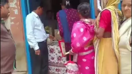 পাঁশকুড়া: প্রতাপপুর 2 গ্রাম পঞ্চায়েত এলাকার রেশন দোকান থেকে দিঘার জগন্নাথ ধামের মহাপ্রসাদ বিতরণ BDO-র