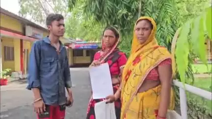 ITI बस्ती निवासी महिला ने SP कार्यालय में दिया आवेदन, दबंगों पर साजिश कर मकान को गिरवी रखवाने का लगाया आरोप