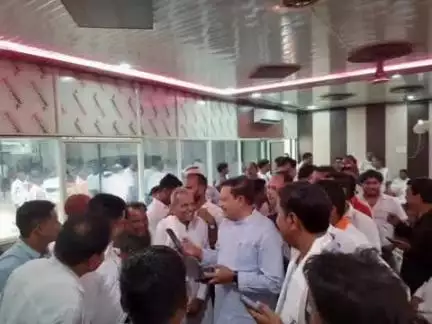 अटेर: मीरा कॉलोनी स्थित आवास पर पूर्व मंत्री अरविंद भदौरिया ने कार्यकर्ताओं से की मुलाकात, सुनीं समस्याएँ