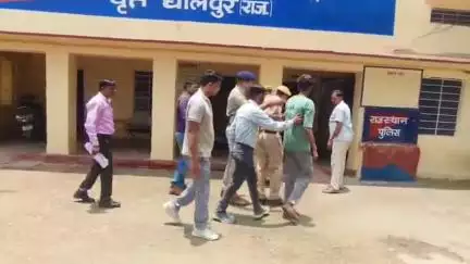धौलपुर: साइबर थाना पुलिस धौलपुर ने ठगी गिरोह के सक्रिय सदस्य को नोएडा से किया गिरफ्तार