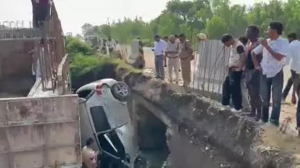छछरौली: छछरौली याकूबपुर के पास डंपर और कार हुई दुर्घटनाग्रस्त, कार गड्ढे में गिरी व डंपर खेतों में घुसा
