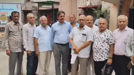 पाली: पेंशनर्स को पूर्व में प्रदत्त सुविधाओं से वंचित नहीं करने की मांग को लेकर पेंशनरों ने PM के नाम कलेक्टर को सौंपा ज्ञापन