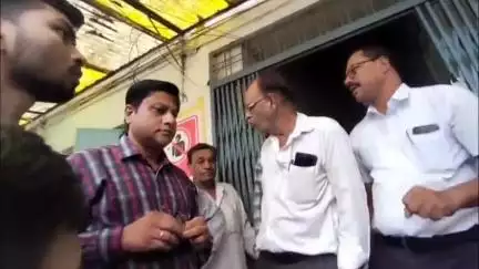 आमला: वार्ड नंबर-9 बढ़ाई चाल में पुलिया के पास फैले कीचड़ से परेशान रहवासियों ने नगर पालिका CMO को सौंपा ज्ञापन