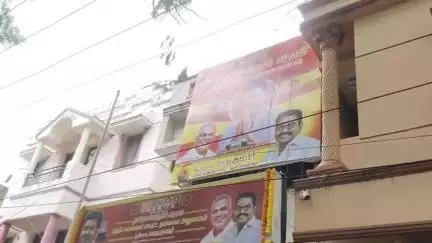 அயனாவரம்: தெற்கு மாட வீதியில் தவெக பேனர் விழுந்து முதியவர் படுகாயம் - தலைமறைவான மாவட்ட செயலாளருக்கு போலீசார் வலைவீச்சு