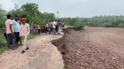 ભિલોડા: ભિલોડા ઈદ્રાસી નદીમાં ધોડાપુરથી પાંટમહુડા જોડતો માર્ગ ધોવાતા સ્થાનિકો ગંભીર મુશ્કેલીનો સામનો કરવા મજબુર  #Jansamasya