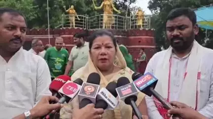 मंडला: नेहरू स्मारक चौक पर मनाया गया रानी दुर्गावती का बलिदान दिवस, पीएचई मंत्री संपतिया उइके ने मीडिया से की चर्चा