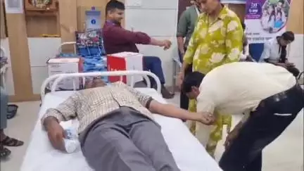 बड़वाह: भारतीय स्टेट बैंक बड़वाह में रक्तदान शिविर का हुआ आयोजन, 45 लोगों ने किया रक्तदान