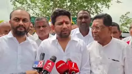पारनेर: संजय राऊत यांनी निवृत्ती घ्यायला पाहिजे, कारण तोपर्यंत शिवसेनेला भवितव्य नाही: माजी खासदार सुजय विखे
