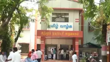 ஆத்தூர்: நகராட்சி அலுவலகத்தில் புதியதாக கட்டப்பட்ட 60 கடைகளுக்கு ஏலம்-  திமுக நிர்வாகிகள் ஆணையாளருடன் வாக்குவாதம்