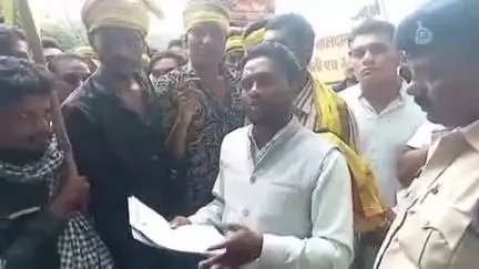 बाबई: माखन नगर में सीमांकन न होने से नाराज़ आदिवासी समुदाय ने तहसीलदार को सौंपा ज्ञापन
