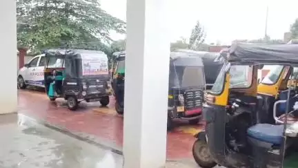 बुरहानपुर: शहर की सड़कों पर बिना कागज के दौड़ रहे ऑटो के खिलाफ बुरहानपुर यातायात पुलिस ने की कार्रवाई, 11 ऑटो वाहन ज़ब्त किए