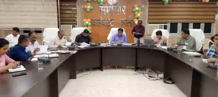 बस्ती: कलेक्ट्रेट सभागार में जिलाधिकारी की अध्यक्षता में हुई एकीकृत शिकायत निवारण प्रणाली की साप्ताहिक समीक्षा बैठक