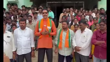 అలంపూర్: అయిజ మున్సిపాలిటీలో డిగ్రీ కళాశాల ఏర్పాటు చేయాలని తరగతులు బహిష్కరించి నిరసన తెలిపిన విద్యార్థులు #localissue
