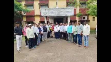 बसमत: पूर्णा पाटबंधारे विभागाचे कार्यकारी अभियंता सुनील बिराजदार यांची बदली होताच कर्मचाऱ्यांचे डोळे पानावले