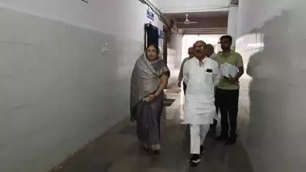 बुरहानपुर नगर: नेपानगर: महापौर ने ज़िला कलेक्टर से की मुलाकात, इंदौर-इच्छापुर हाईवे से विद्युत और टेलीफोन पोल हटाने की मांग को लेकर दिया पत्र