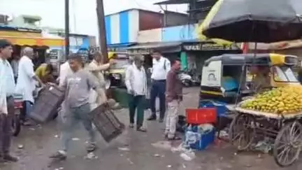 खंडवा नगर: नगर निगम की टीम ने जलेबी चौक पर अतिक्रमण के खिलाफ की कार्रवाई