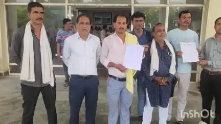 विदिशा नगर: सिरोंज के पीडीएस विक्रेता संघ ने वेतन वृद्धि की मांग को लेकर कलेक्टर को दिया ज्ञापन