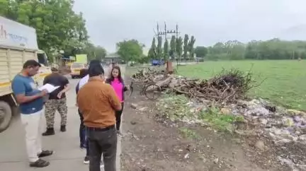 अमरावती: वडाळी परिसर, चपराशीपुरा रोड, डेपो रोड, चौधरी चौक, विलास नगर व कॅम्‍प रोड येथे महापालिका आयुक्‍त सौम्‍या शर्मा यांचा दौरा