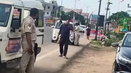 ବାଲିିଅନ୍ତା: କାର ସାଇଡ ମରାକୁ କେନ୍ଦ୍ର କରି ଲିଙ୍ଗିପୁର ଛକରେ ହାଇଡ୍ରାମା